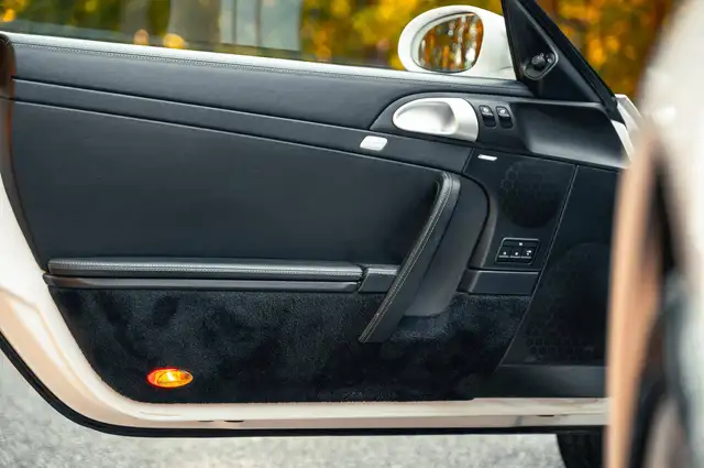 Porsche 911 view 17