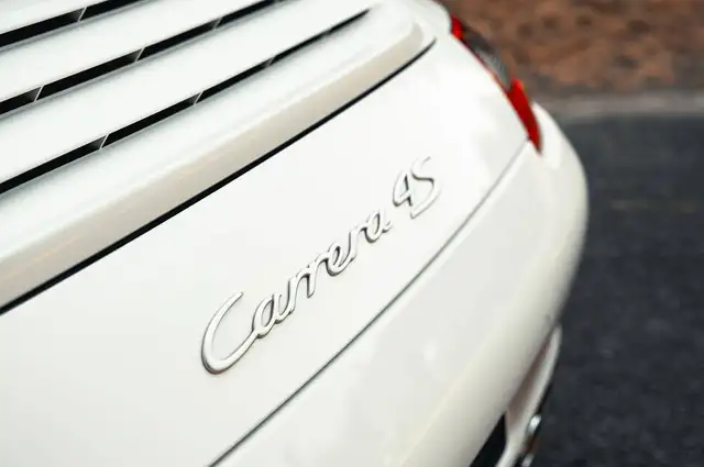 Porsche 911 view 24