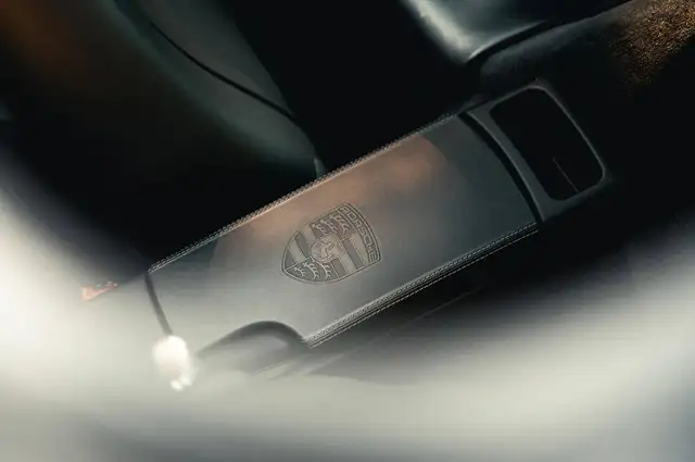 Porsche 911 view 8