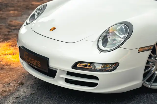 Porsche 911 view 19