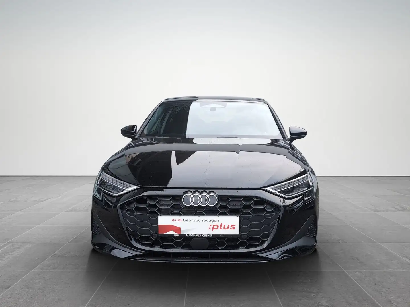 Audi A3 30 TFSI Schwarz - 2