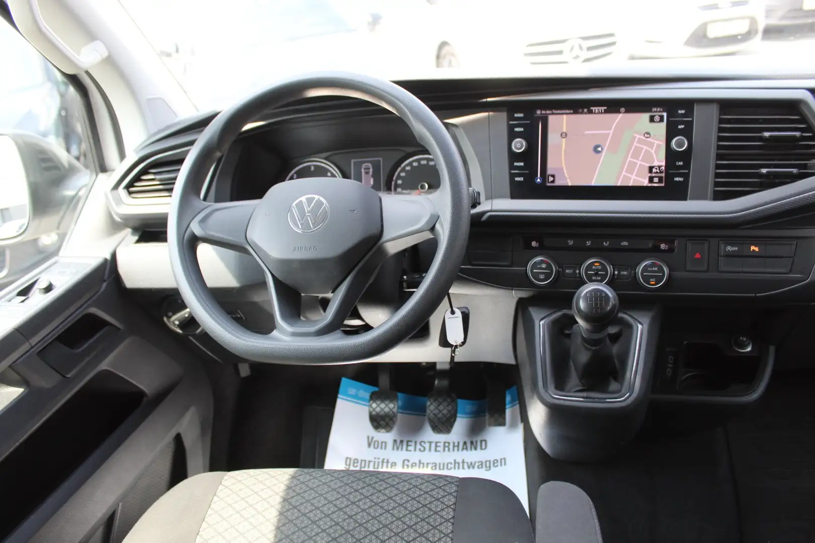 Volkswagen T6.1 Multivan Multivan Family 2.0 TDI +AHK+NAVI+PDC+Klimaauto. Weiß - 2