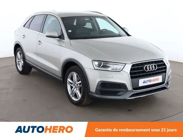 Audi Q3 view 8