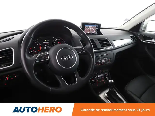 Audi Q3 view 11
