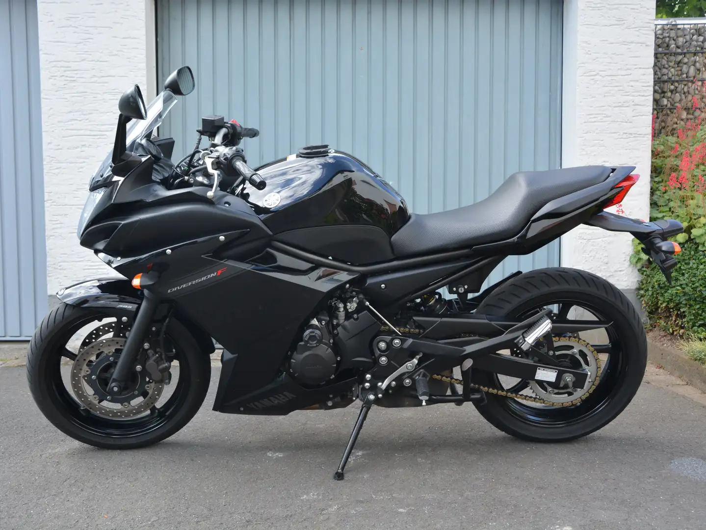 Yamaha XJ 6 Diversion F ABS 02/2012 34228km Schwarz - 1