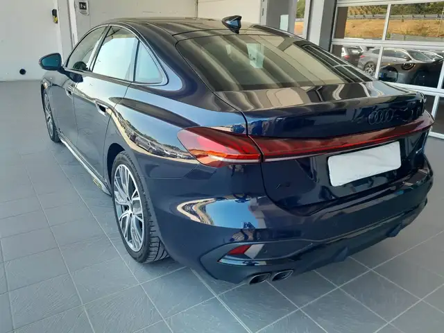 Audi A5 view 4