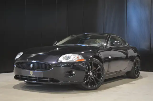 Jaguar XK Coupé 4.2i V8 - Jaguar services - Top condition