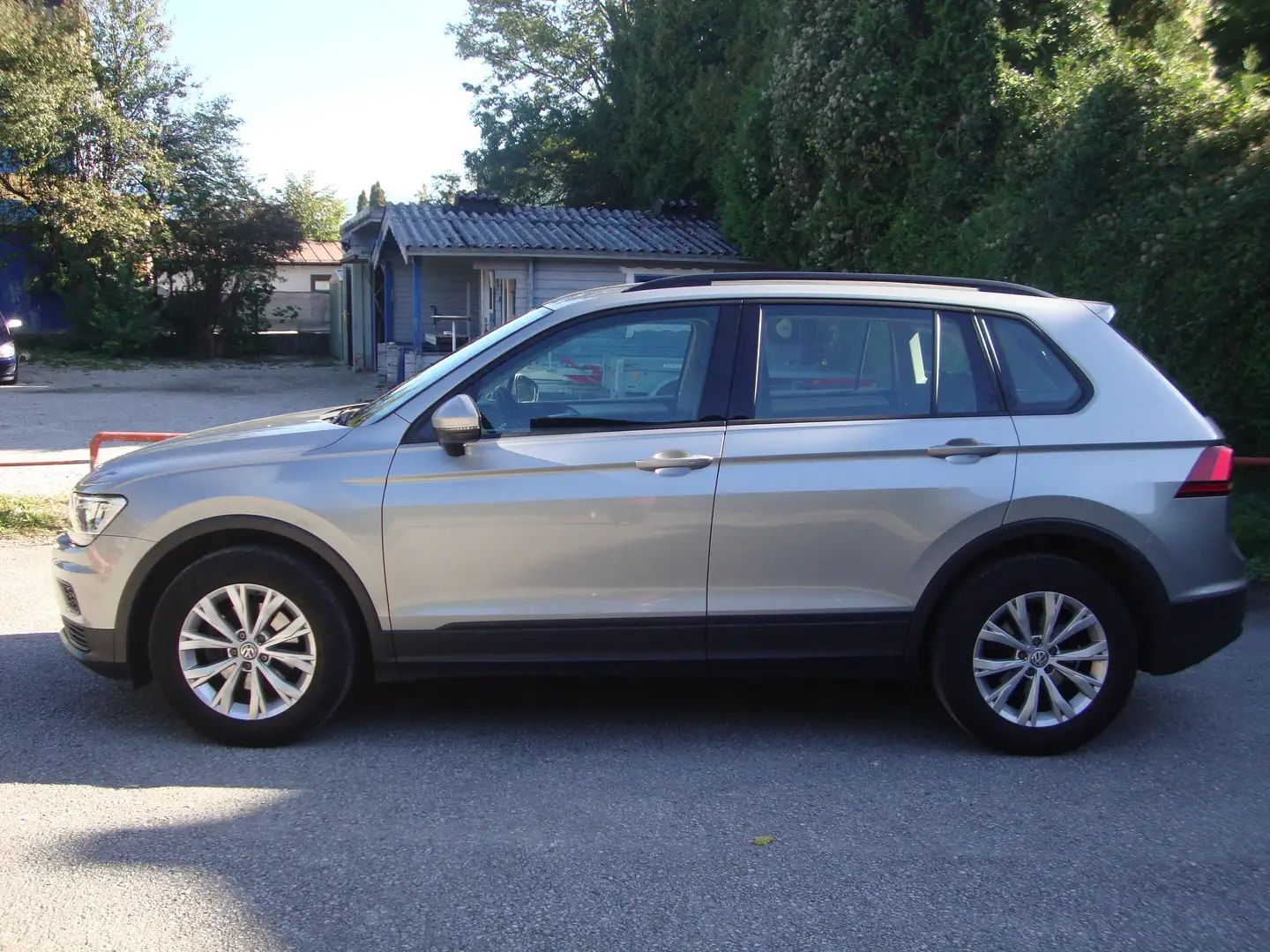Volkswagen Tiguan Trendline BMT/Start-Stopp Grau - 2