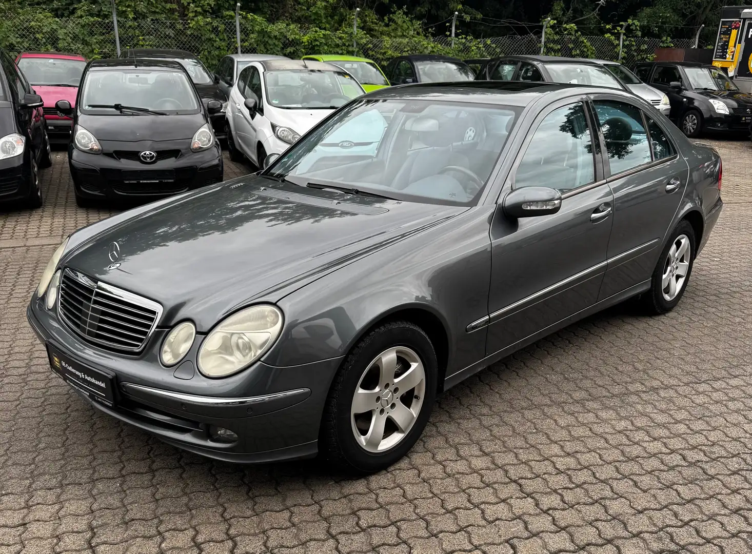Mercedes-Benz E 350 4Matic Lim. *VOLL*MEMORY*SHZ*8-FACH*TÜV*SERVICE Gri - 2