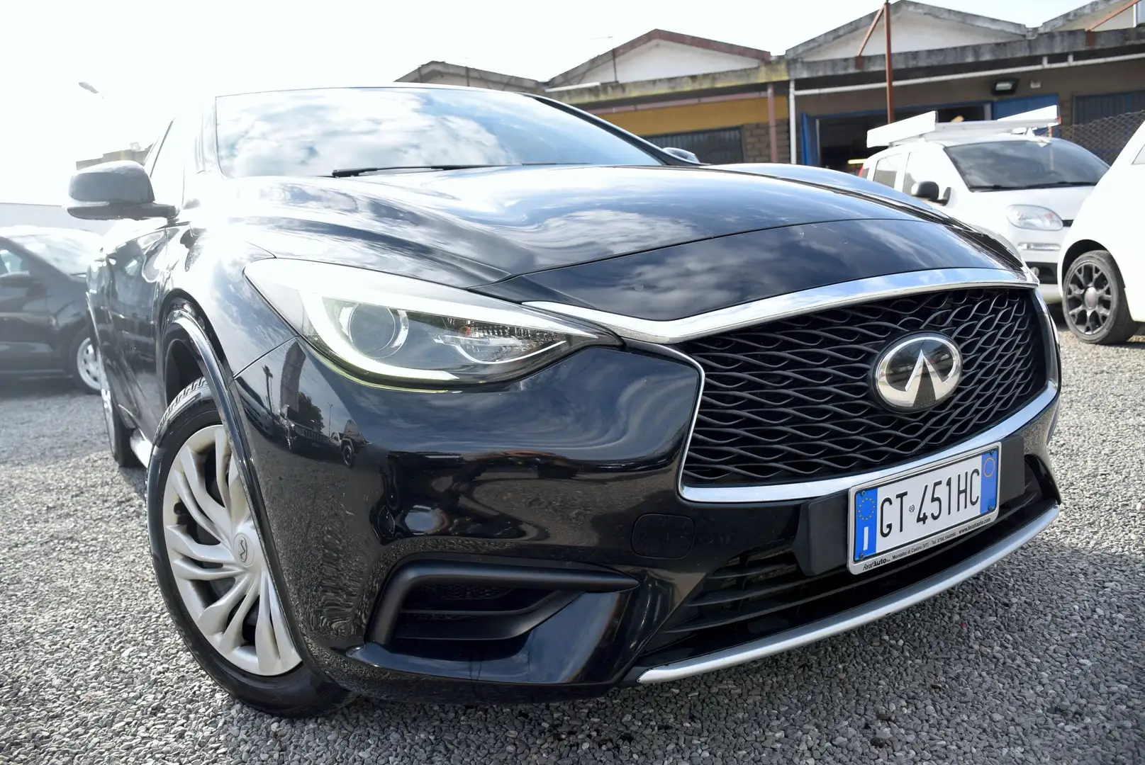 Infiniti Q30 1.5D 110CV 6M CLIMA BT TOUCH OK NEOPATENTATI Noir - 1