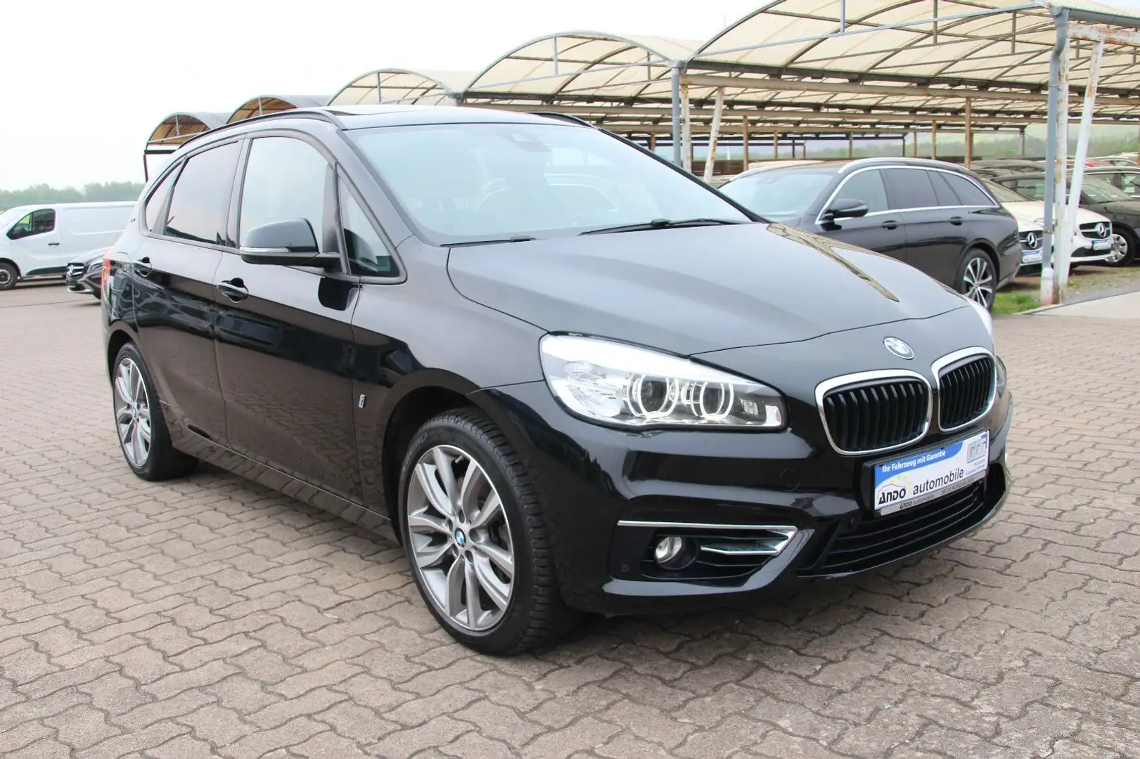 BMW 225 225xe Active Tourer Sport Line LED/Pano/Kamera Schwarz - 2