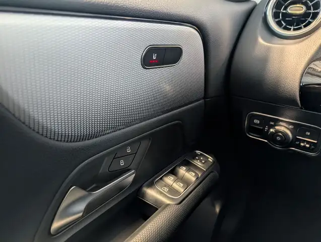 Mercedes-Benz Gla view 12