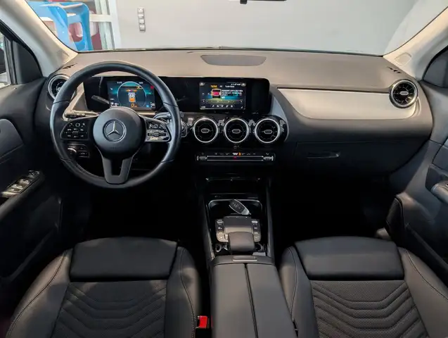 Mercedes-Benz Gla view 14