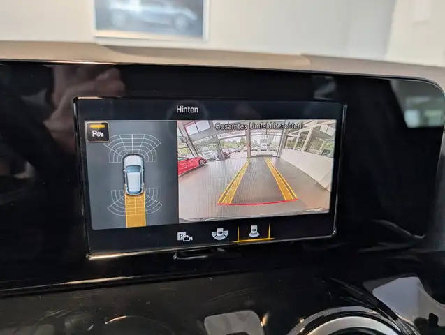 Mercedes-Benz Gla view 15