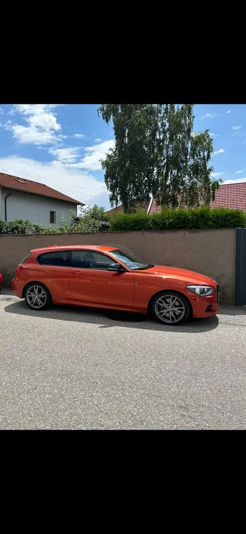 BMW 135 M135i xDrive Aut. Naranja - 2