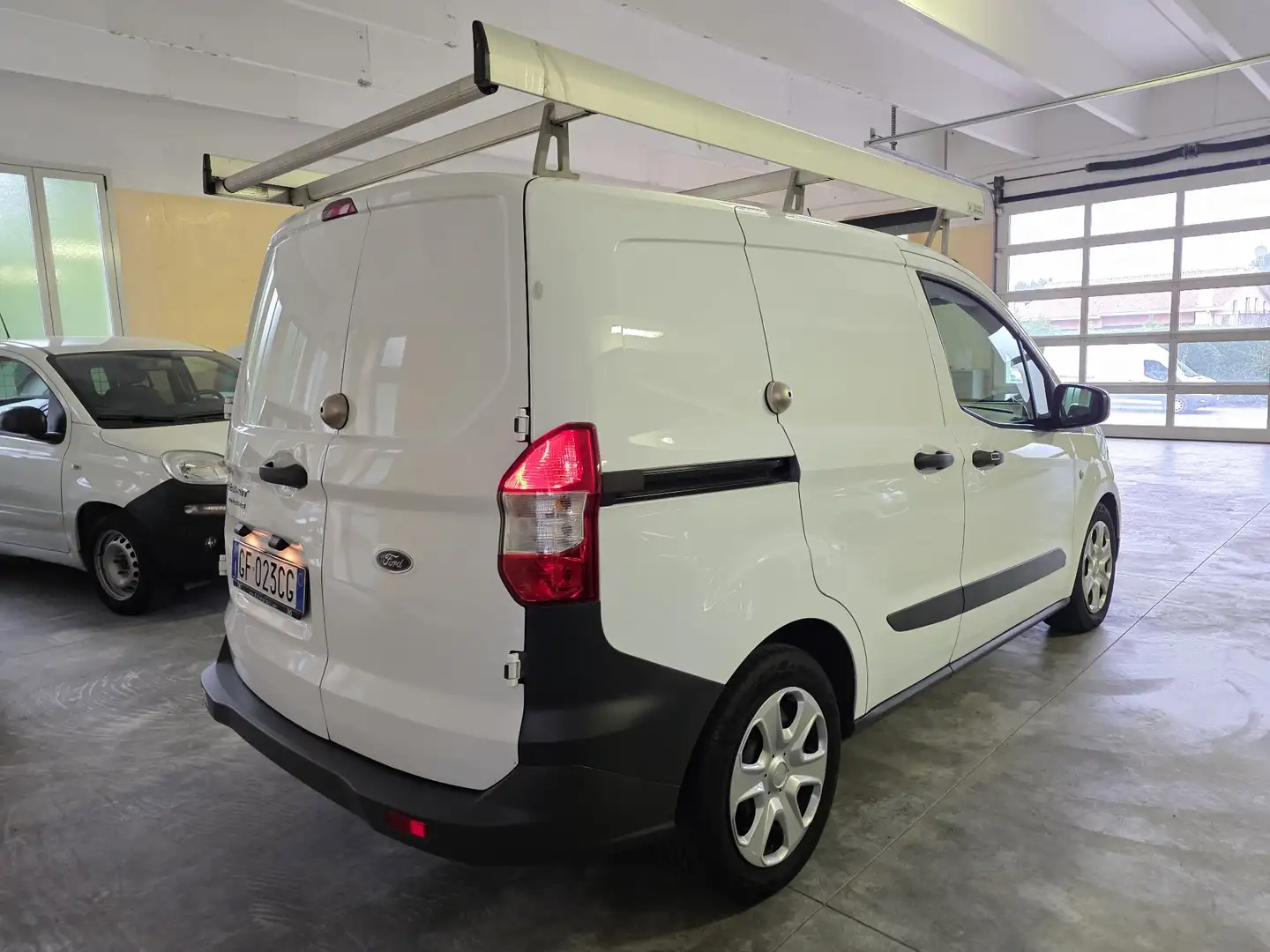 Ford Transit Courier 1.5 tdci Furgone cargo vol. variabile 2 posti +iva Bianco - 2