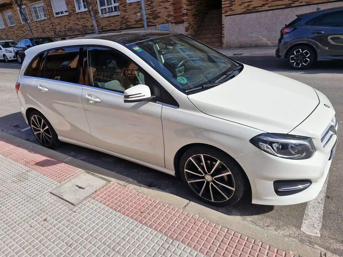Mercedes-Benz B 180 180d 7G-DCT Blanco - 2