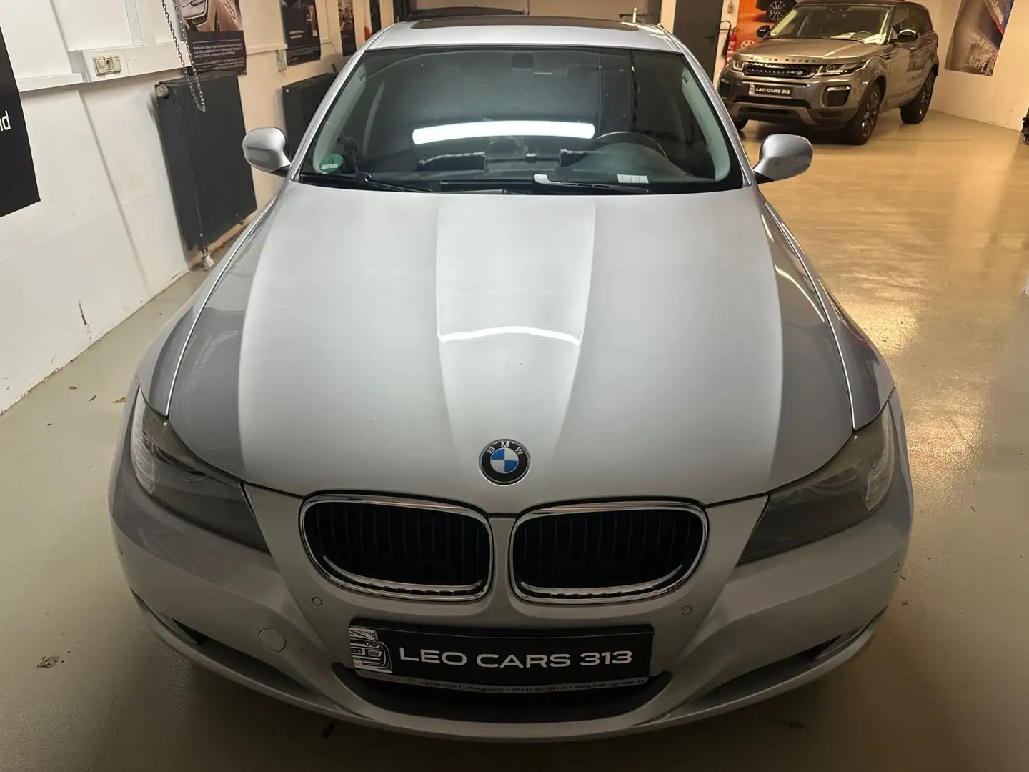 BMW 320 3 Touring Automatik, Panorama Silber - 2