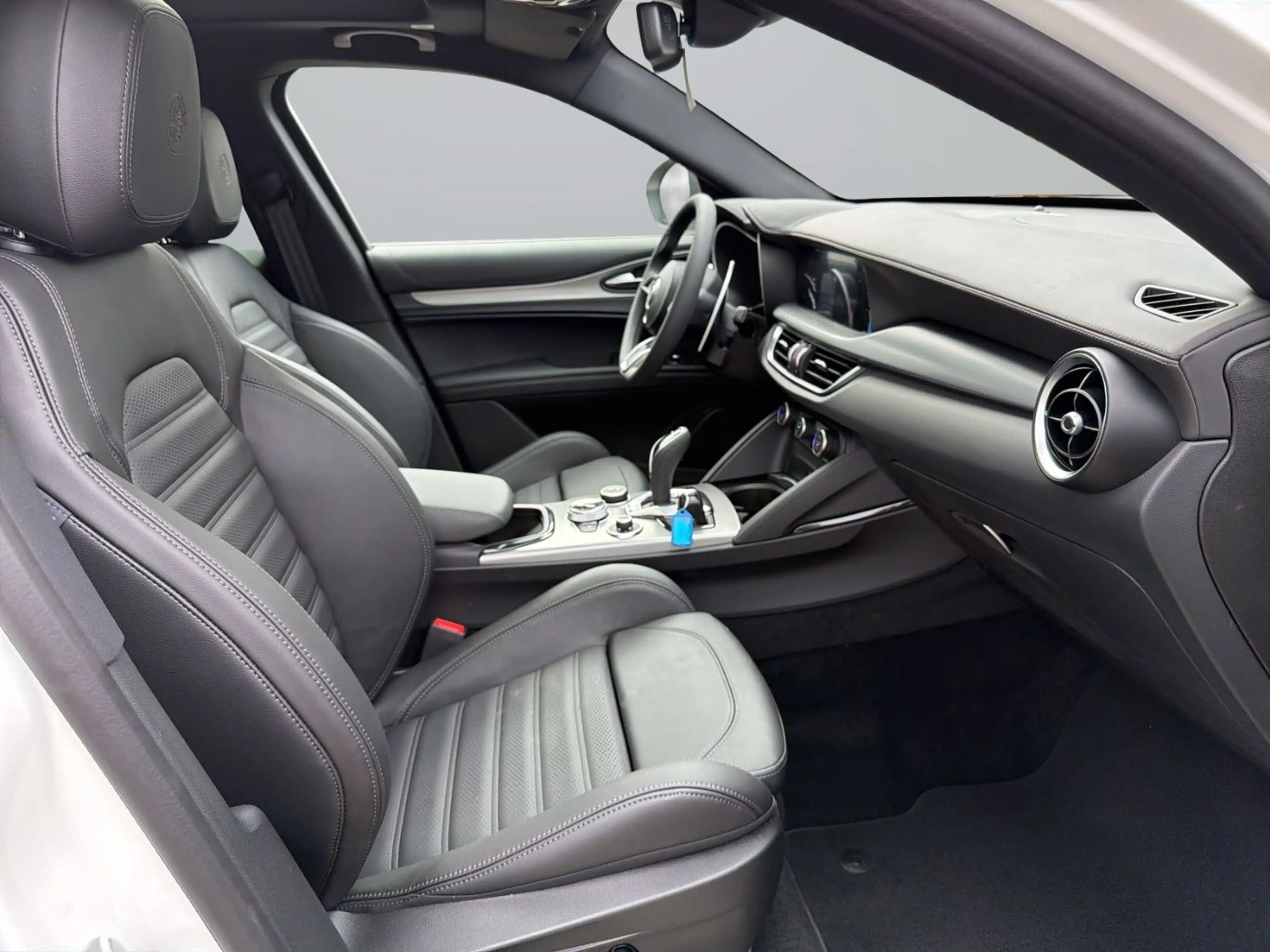 Alfa Romeo Stelvio VELOCE 2.2 Diesel 16V 154kW ACC+LED+Navi — photo 8