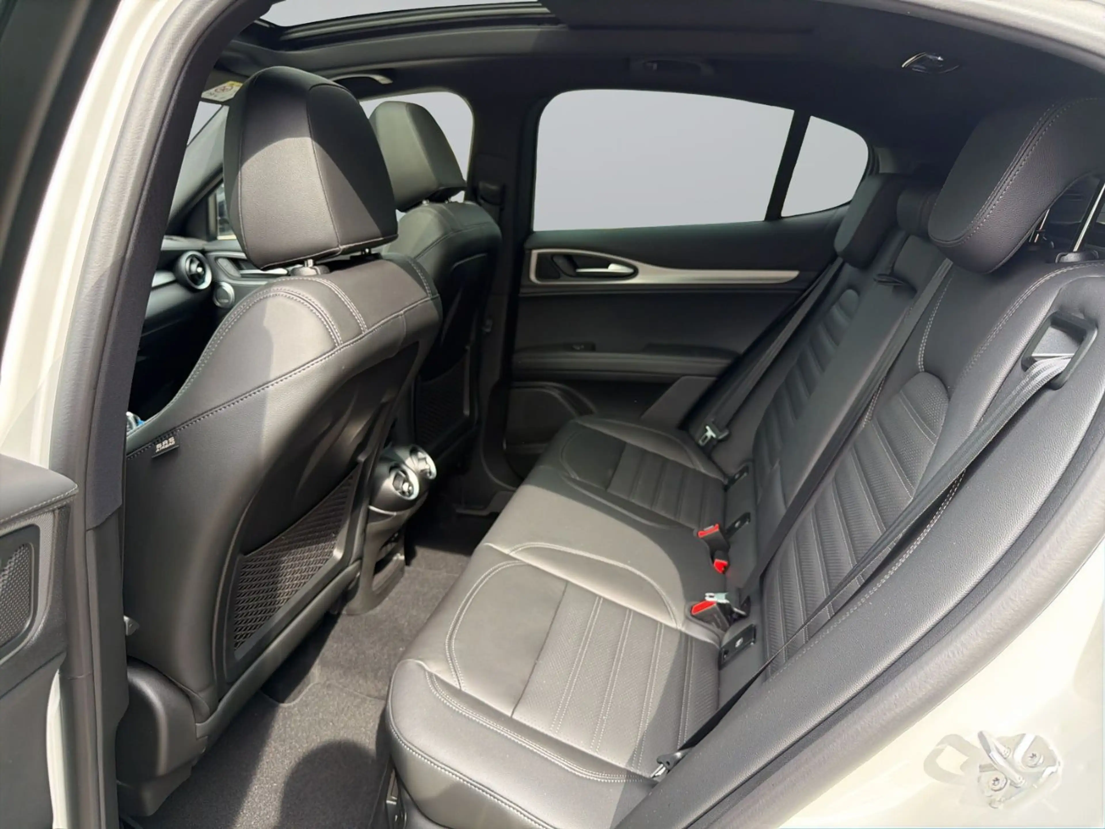 Alfa Romeo Stelvio VELOCE 2.2 Diesel 16V 154kW ACC+LED+Navi — photo 11