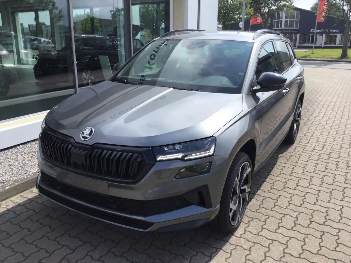 Skoda Karoq 2.0 TDI SCR Sportline DSG AHK Navi ACC APP Сірий - 2