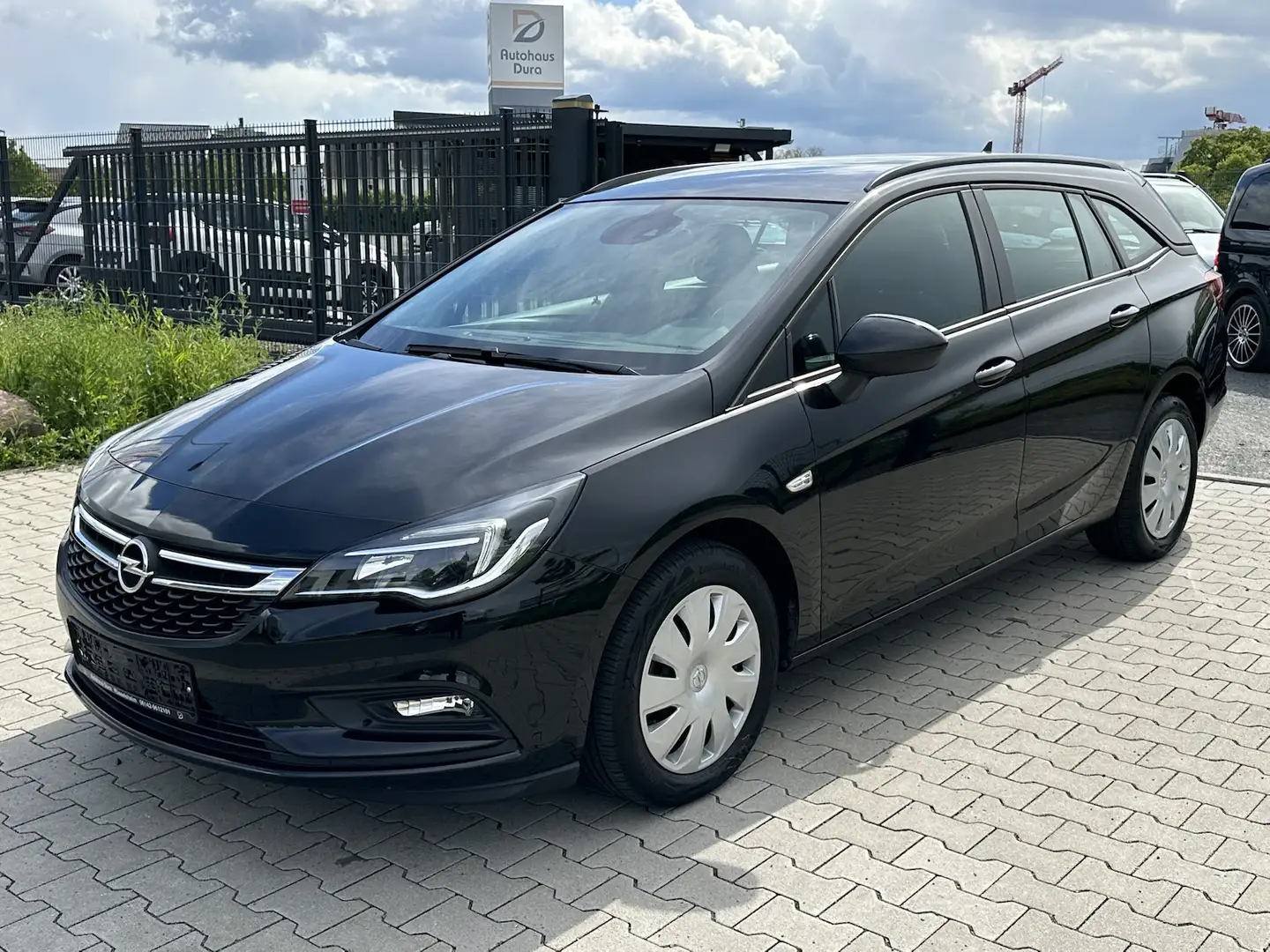 Opel Astra 1.6 CDTI Business StartStop Aut. Navi Negro - 2