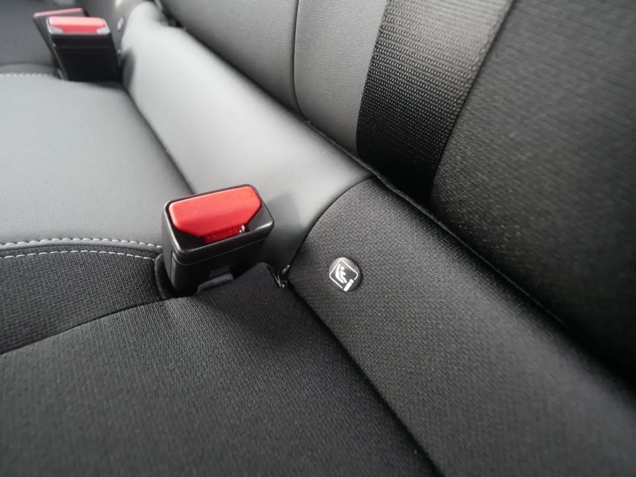 Jeep Avenger ALTITUDE 1.2 T3 100 PS PDC WINTER INFO KOMFORT ALL 13