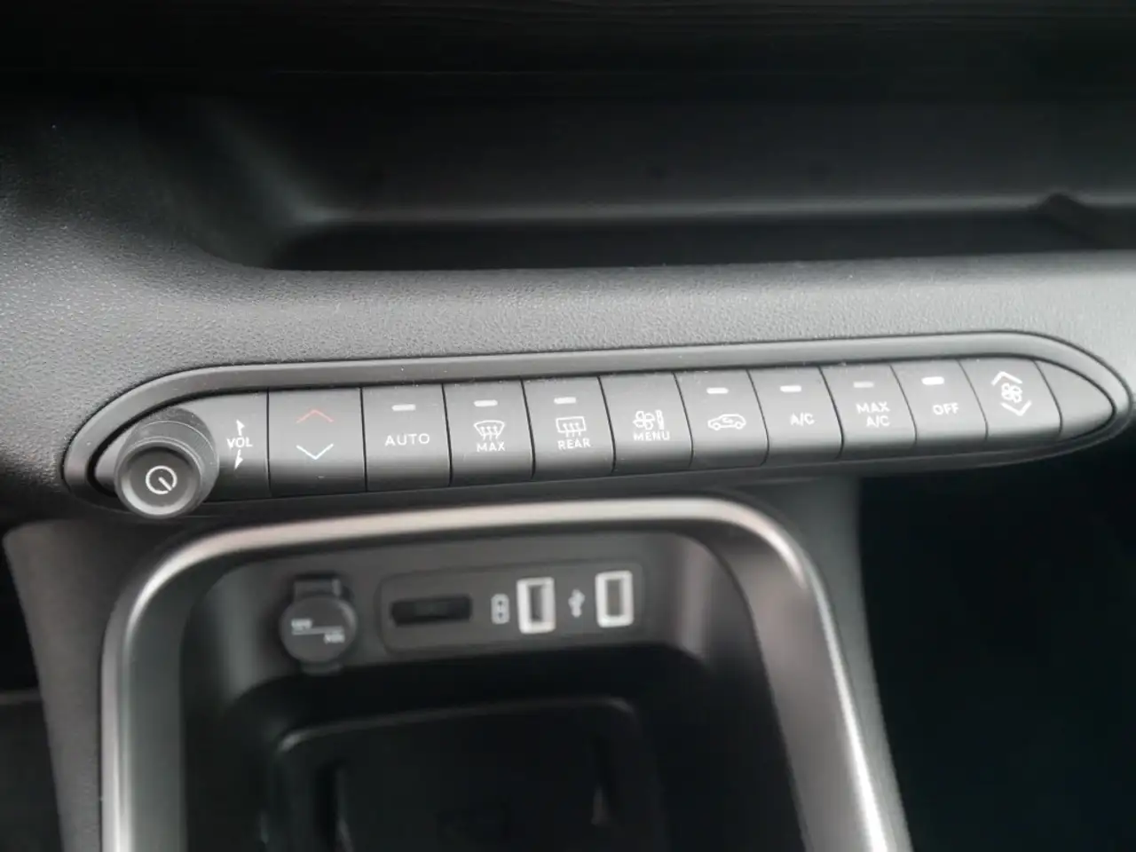 Jeep Avenger ALTITUDE 1.2 T3 100 PS PDC WINTER INFO KOMFORT ALL 28