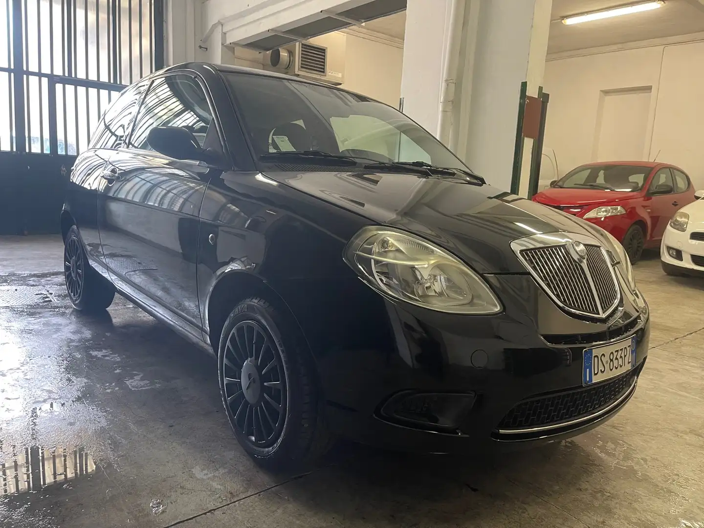 Lancia Ypsilon 1.2 8v Argento unico proprietario Nero - 2
