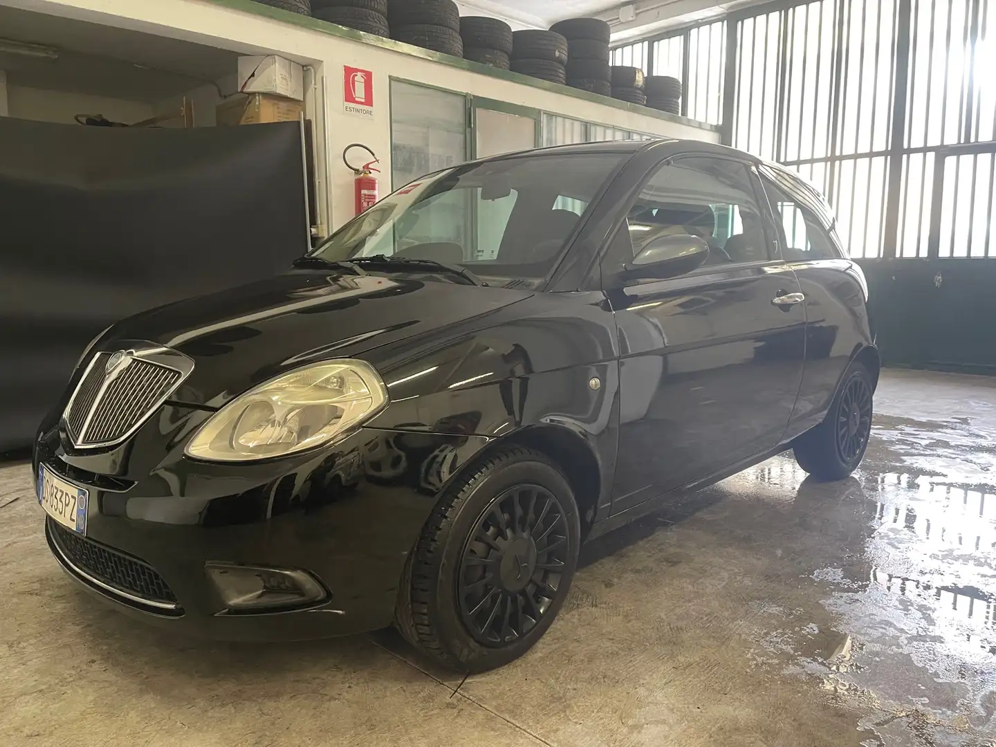 Lancia Ypsilon 1.2 8v Argento unico proprietario Nero - 1