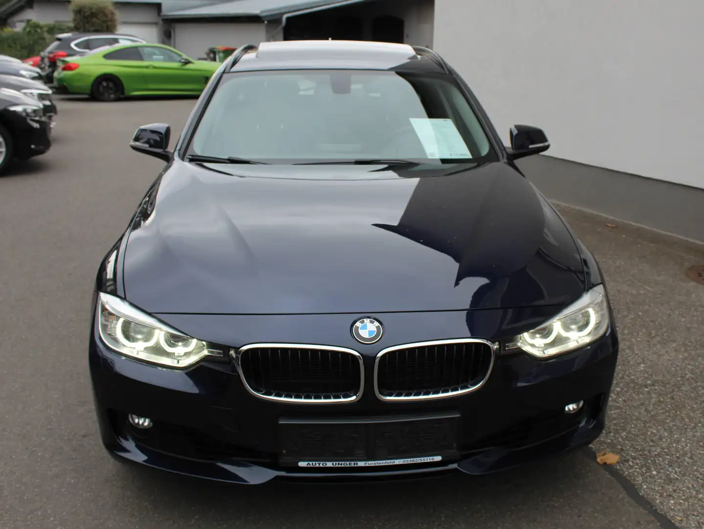 BMW 330 330 d xDrive Aut Neues Service! Gepflegter 2 Besitz! Blau - 2