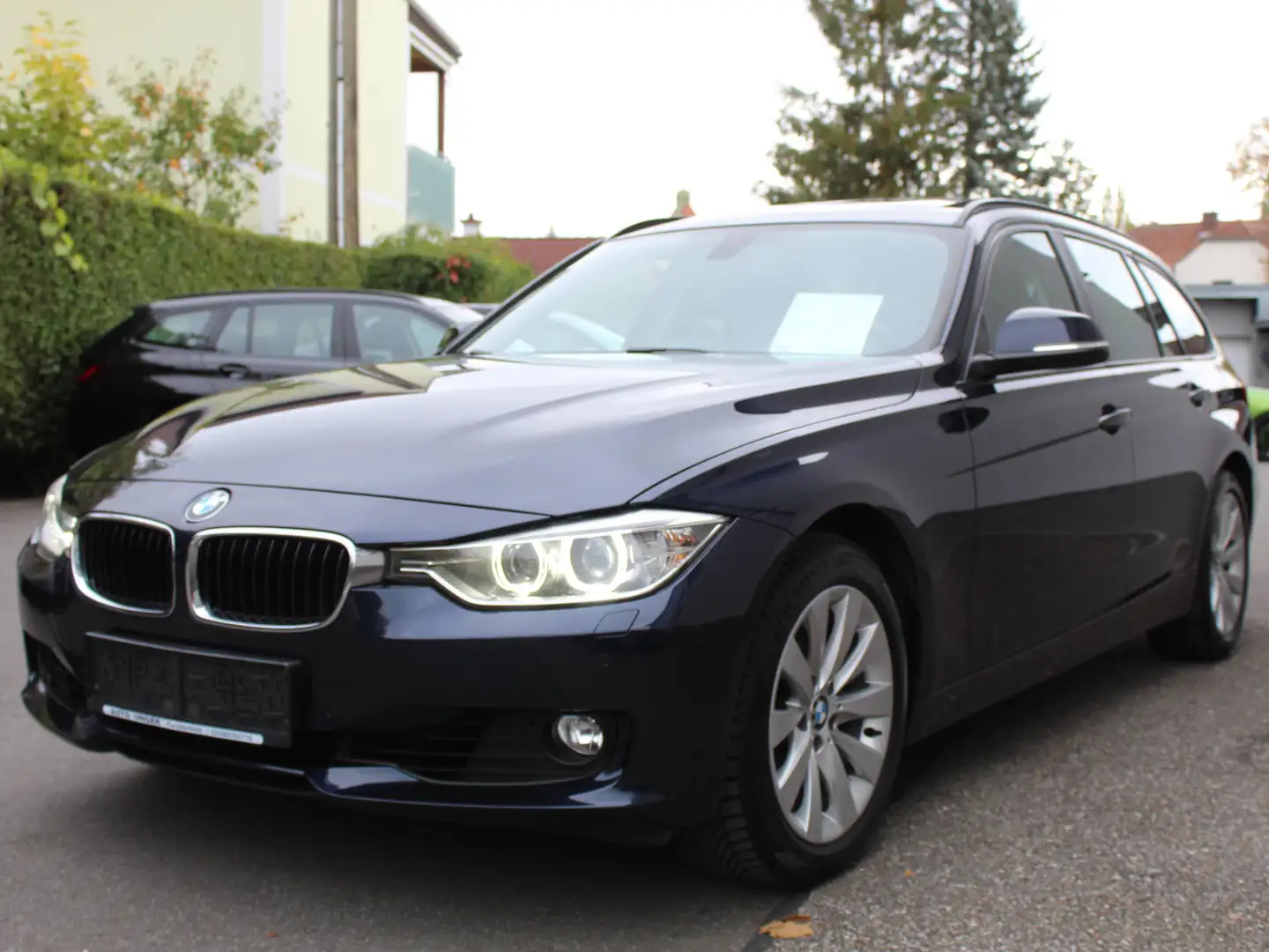 BMW 330 330 d xDrive Aut Neues Service! Gepflegter 2 Besitz! Blau - 1