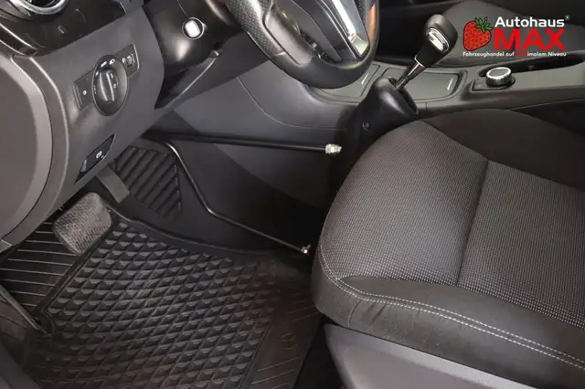 Mercedes-Benz B Class view 12