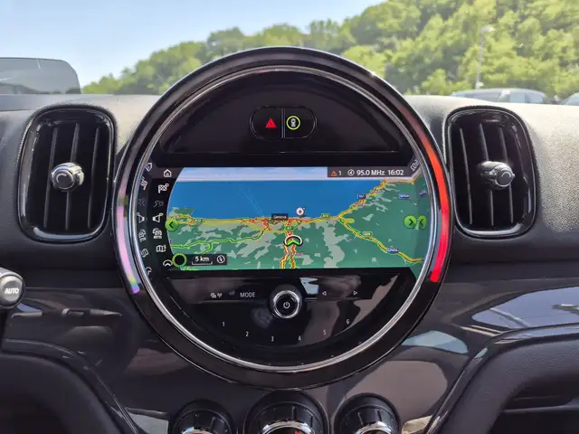 Mini Cooper Cooper view 11