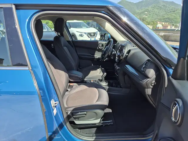Mini Cooper Cooper view 9