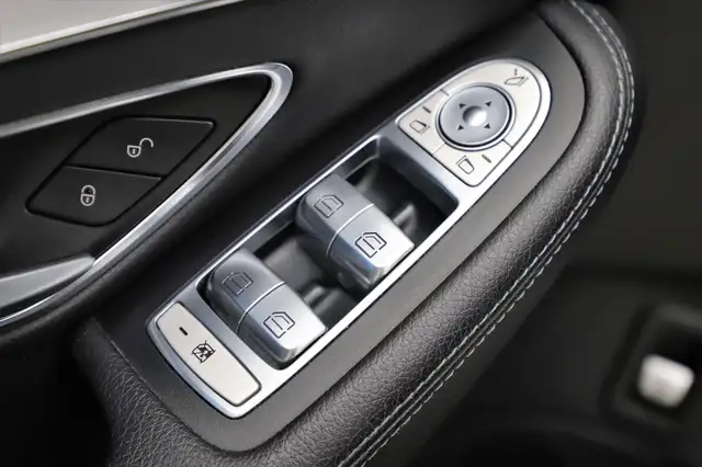Mercedes-Benz C Class view 23