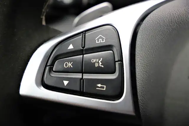 Mercedes-Benz C Class view 14
