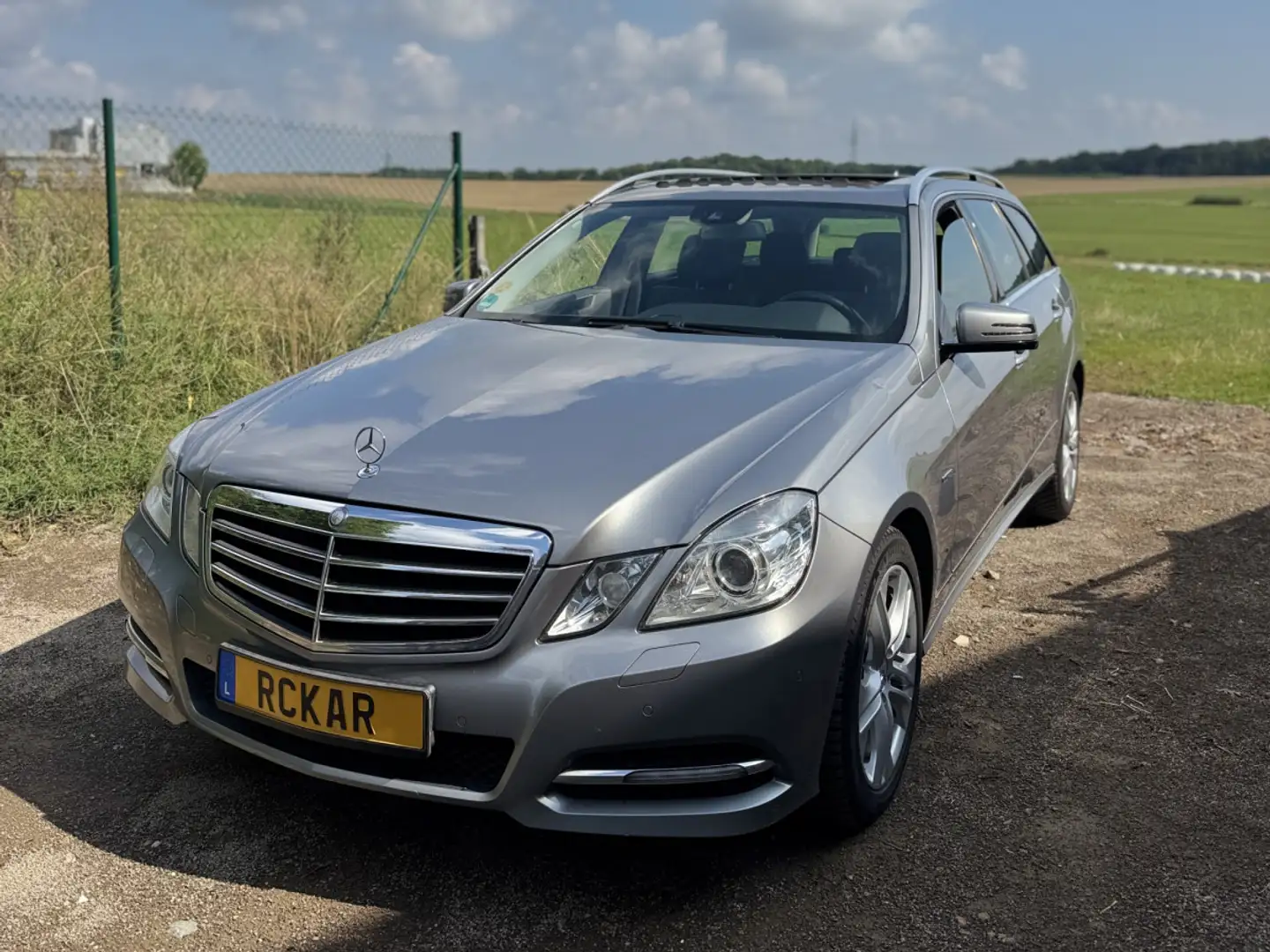 Mercedes-Benz E 220 CDI BlueEFF Toit ouvrant Gris - 2