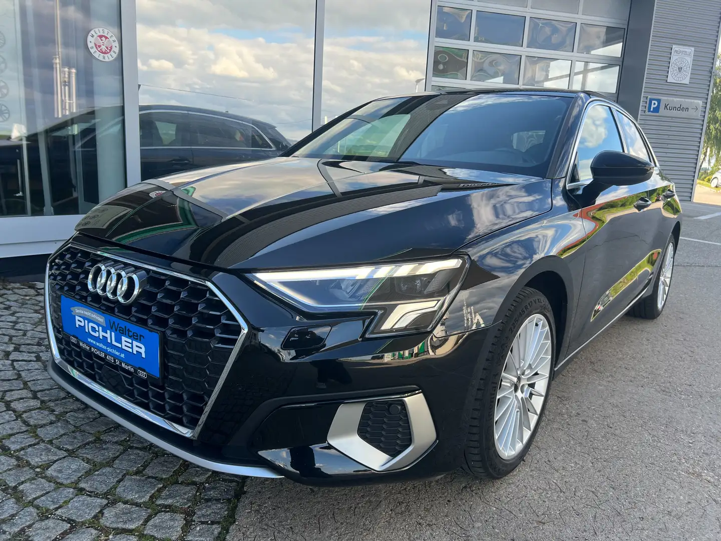 Audi A3 Sportback 35 TFSI advanced Schwarz - 1