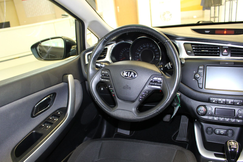 Kia Ceed SW / cee'd SW Alu Sitz/Lenkradheiz. Navi — photo 15