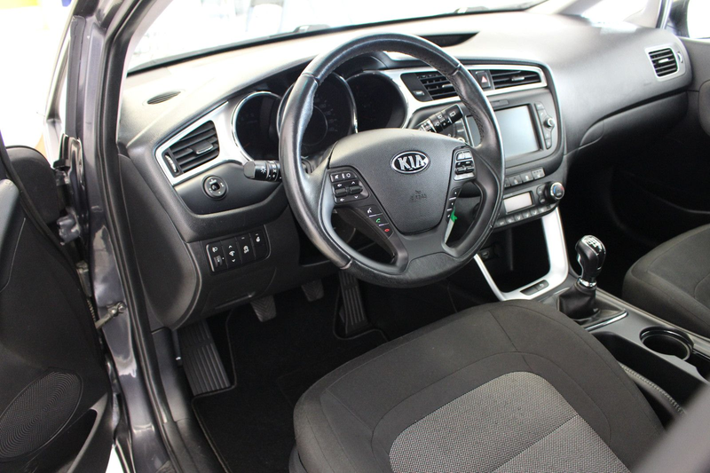 Kia Ceed SW / cee'd SW Alu Sitz/Lenkradheiz. Navi — photo 14