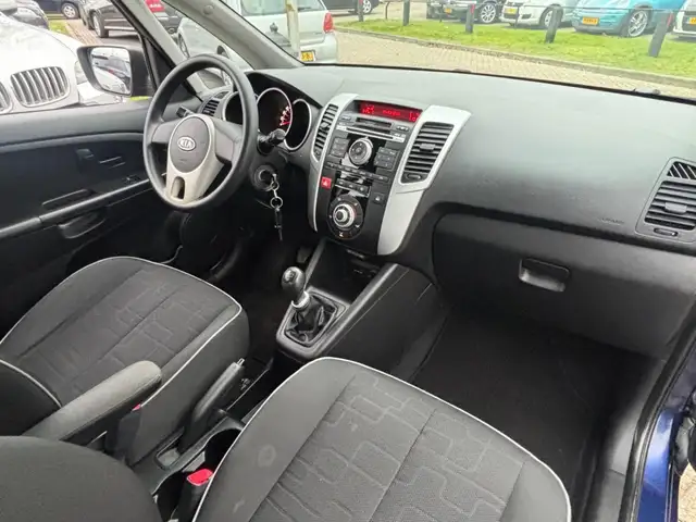 Kia Venga view 8