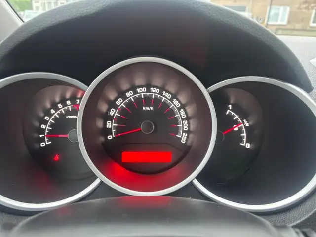 Kia Venga view 12