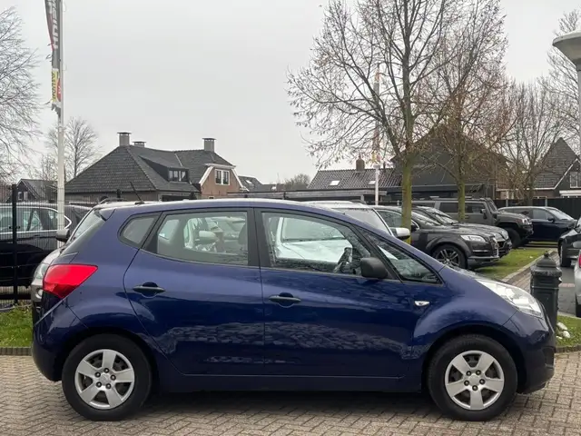 Kia Venga view 4