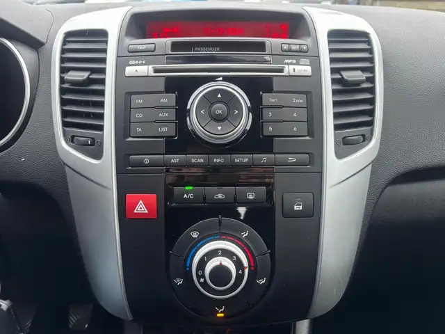 Kia Venga view 11