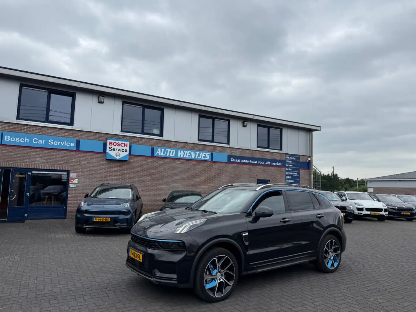 Lynk & Co 01 1.5 Plug-in Hybrid | Pano | Navi | Carplay | 360° Zwart - 2