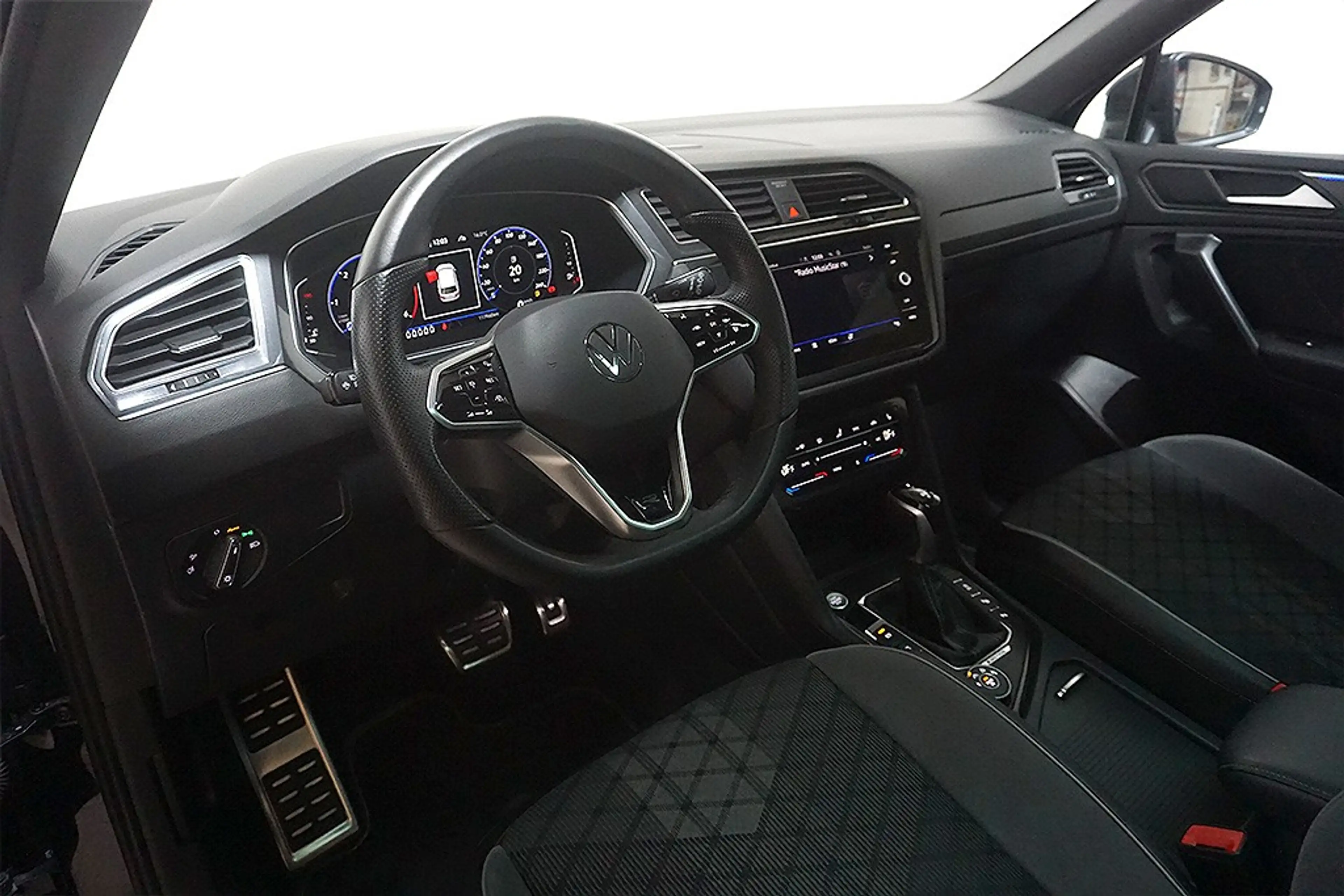 Volkswagen Tiguan Allspace 2.0TDI DSG R-Line 4M 7-Sitz VOLL — photo 11