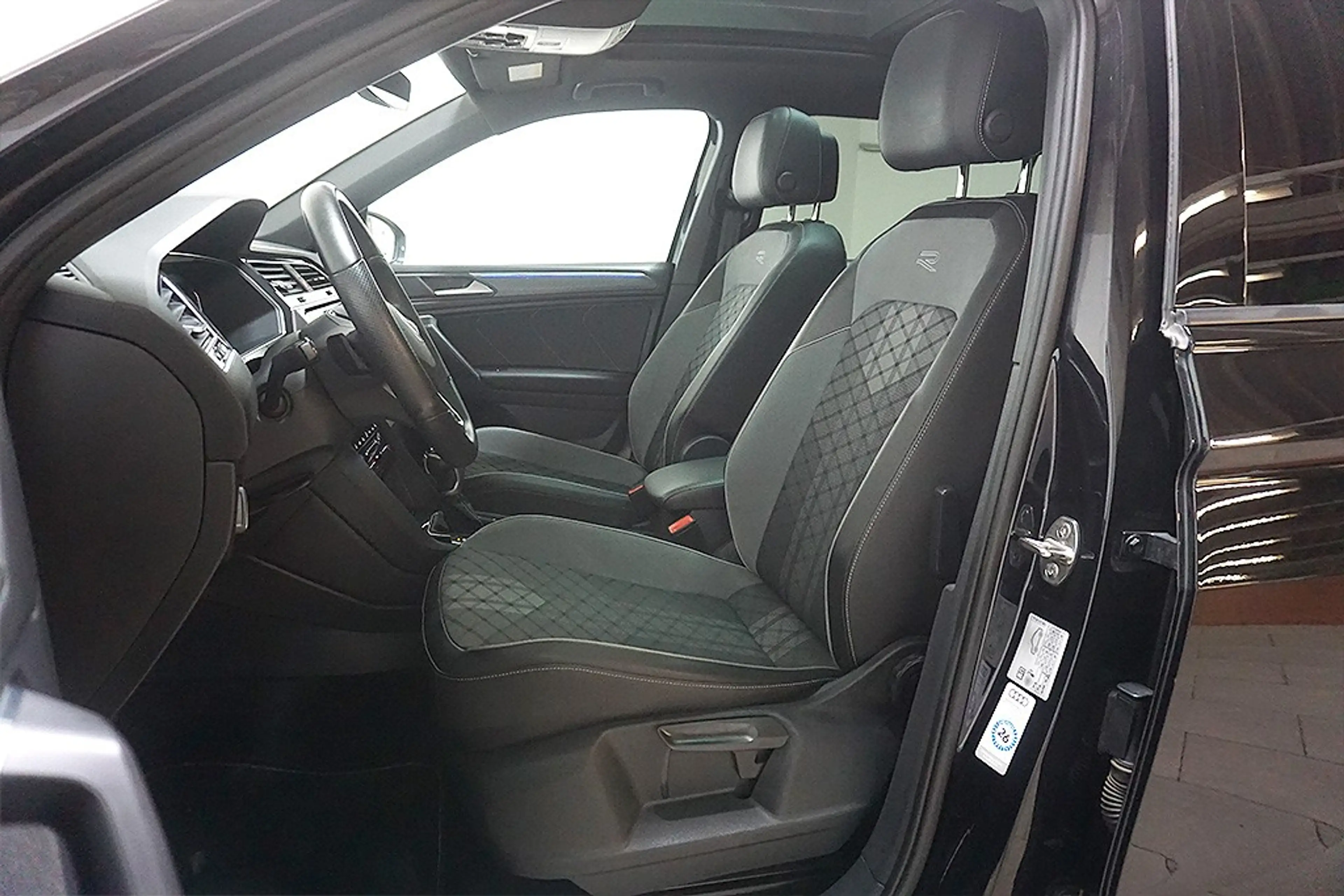 Volkswagen Tiguan Allspace 2.0TDI DSG R-Line 4M 7-Sitz VOLL — photo 9