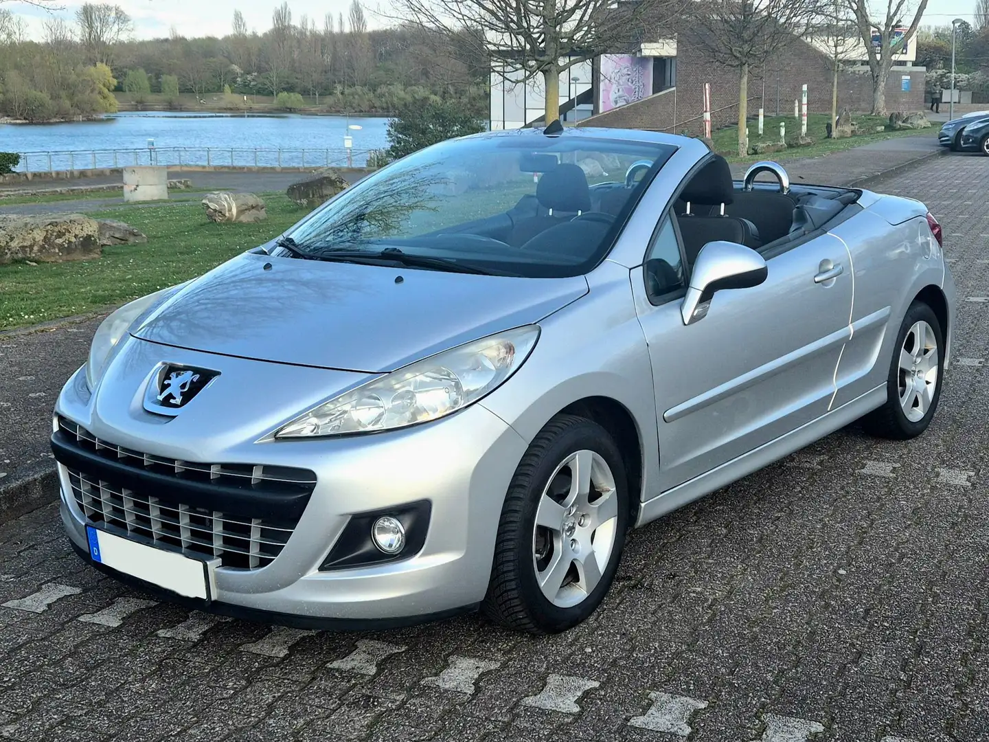 Peugeot 207 207 CC CC 120 VTi Filou Silber - 1