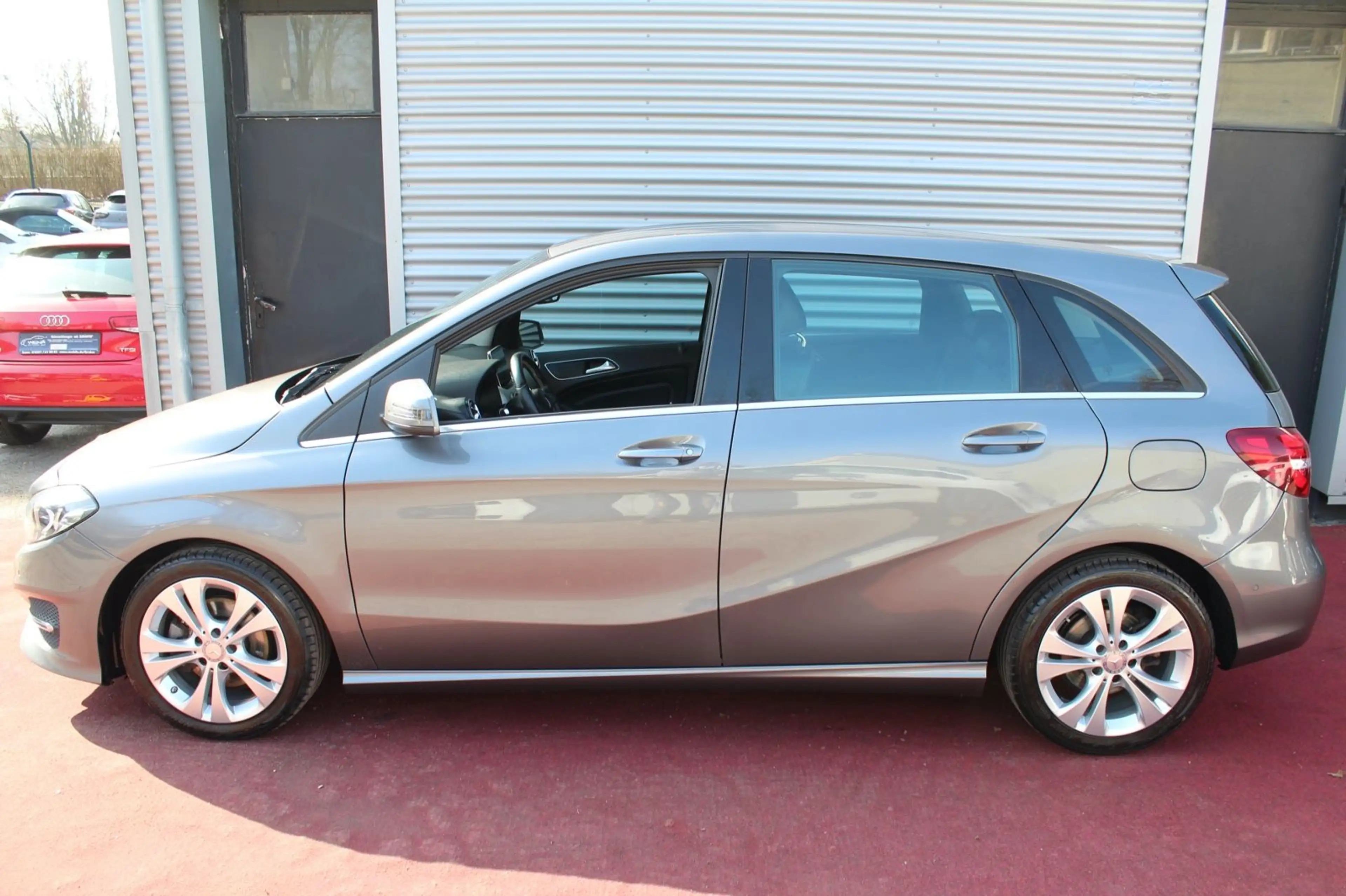 Mercedes-Benz B 200 URBAN BUSINESS NAVI KLIMA PDC LED 2.Hd — photo 2